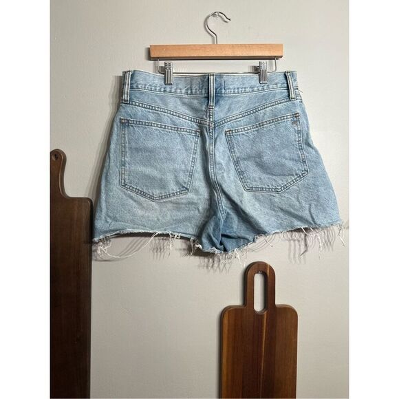 Madewell Light Blue Distressed Cut Off Denim The Mom Jean Shorts Size 29 - Picture 2 of 4